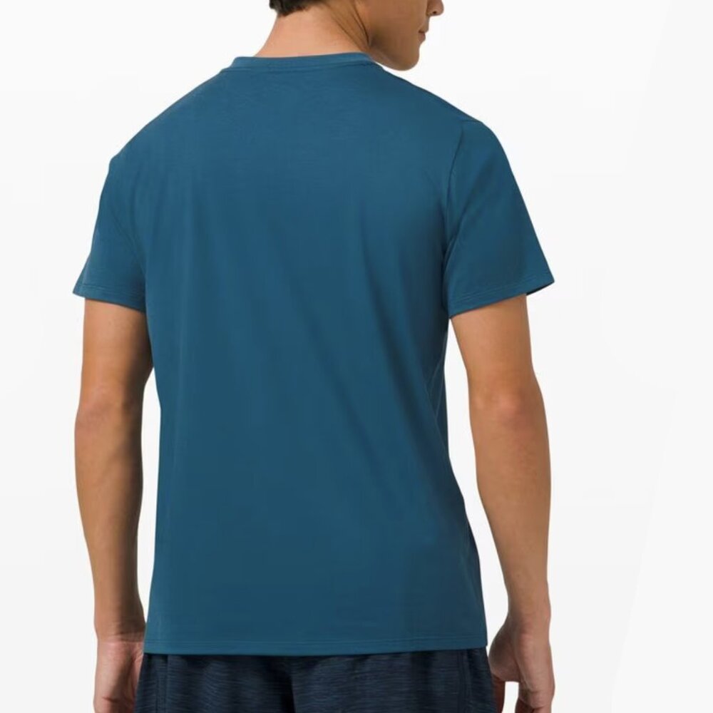 Lululemon Fundamental V - image 3